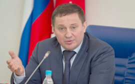 Бочаров анонсировал улучшение ситуации в сферах образования и медицины
